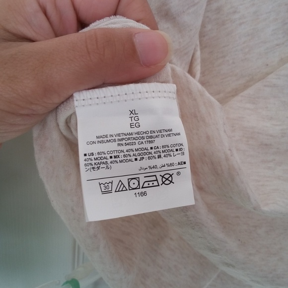 Old Navy Oatmeal coloured scopp neck top - Picture 5 of 5